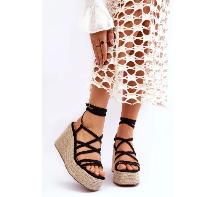 Kožené sandály na klínu Černé model 21614671 - Boto Kožené sandály na klínu Černé model 21614671 - Boto