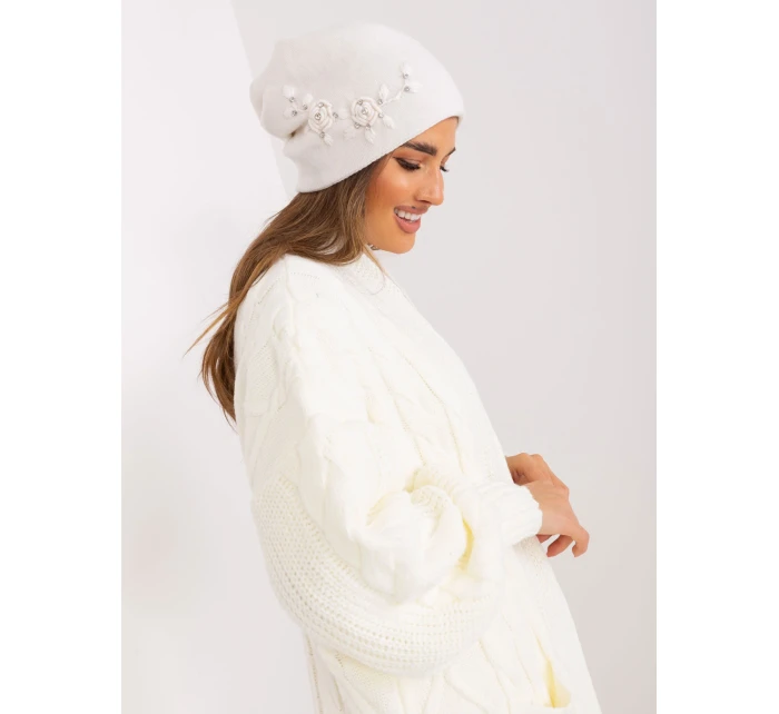 Czapka AT CZ model 18997360 ecru - FPrice Czapka AT CZ model 18997360 ecru - FPrice