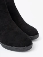 Praktické dámské černé kotníčkové boty na klínku Praktické dámské černé kotníčkové boty na klínku