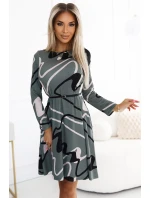 Dámské trapézové šaty v olivové barvě s opaskem a s vzorem model 20690327 - numoco Dámské trapézové šaty v olivové barvě s opaskem a s vzorem model 20690327 - numoco