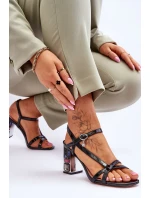 lakované sandály na ozdobném podpatku D&A CR-232 Černe lakované sandály na ozdobném podpatku D&A CR-232 Černe