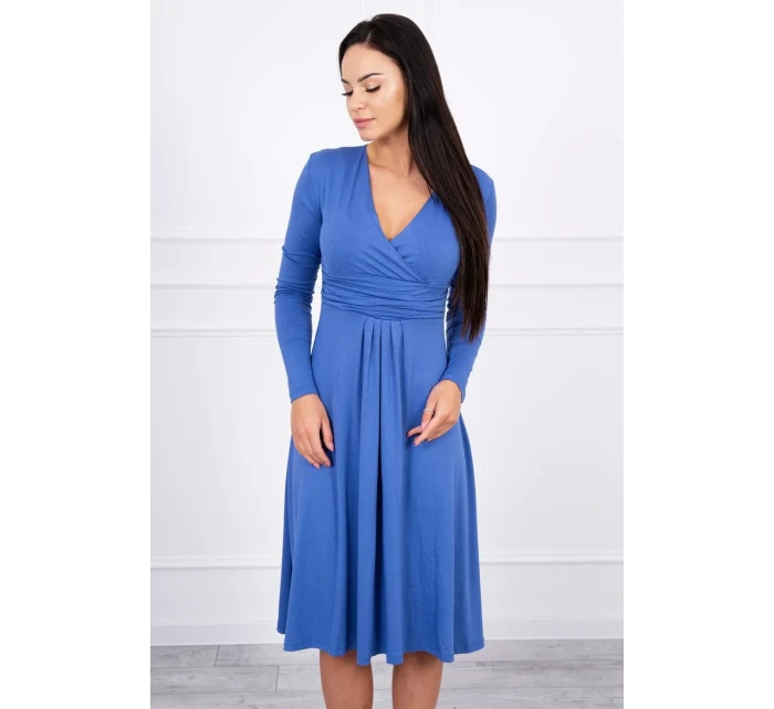 Šaty s výřezem pod prsy z džínoviny