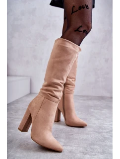 Klasické semišové boty na podpatku Tmavě béžová model 21595222 - Boto