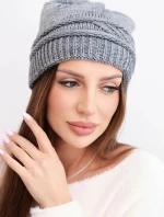 Dámská zimní čepice z vlny a s propleteným vzorem K428 šedá