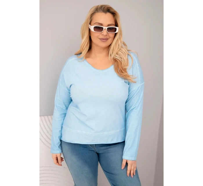 Dámská blůza Plus Size s výstřihem do V a delším zadním dílem modrá Dámská blůza Plus Size s výstřihem do V a delším zadním dílem modrá