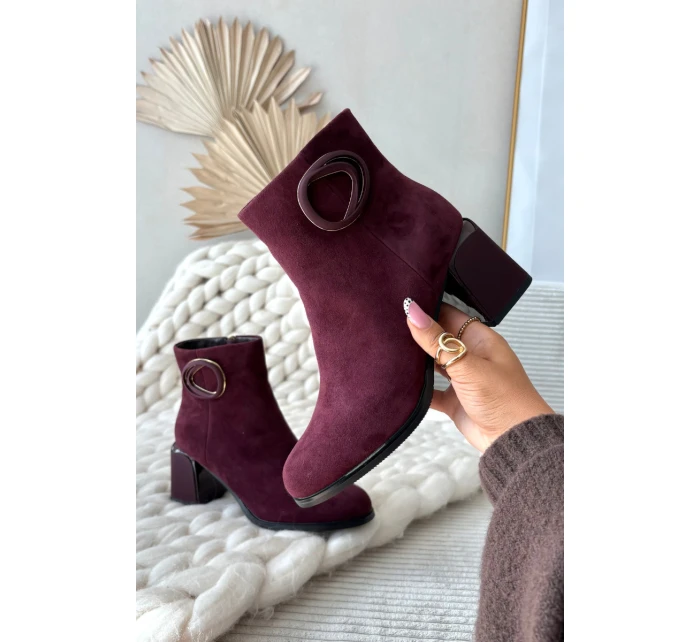 Semišové kotníčkové boty na podpatku s vyztuženým detailem Artiker 57C0016 bordó