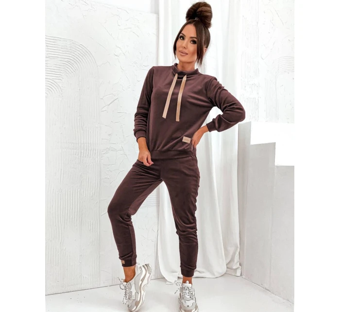 Dámský velurový komplet v čokoládové barvě (637)