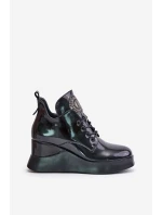 Dámské Lakované Boty Na Klínu Zateplené model 21672157 Černé - VINCEZA