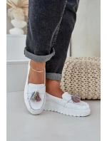 Kožené dámské mokasíny s třásněmi na platformě a klínu bílé model 21685448 - EVENTO