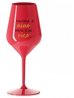 ...MAMINKA JE MIMO, PRETO SI DÁ VÍNO...  - červený nerozbitný pohár na víno 470 ml