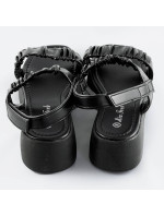 Černé sandály na nízké platformě model 17356939 - Mix Feel