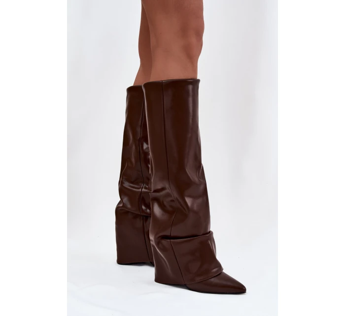 Dámské kotníkové boty Elivira se zahnutou manžetou na sloupku – čokoládové Dámské kotníkové boty Elivira se zahnutou manžetou na sloupku – čokoládové
