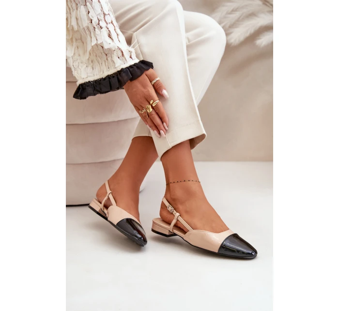 Lakované baleríny na nízkém podpatku s otevřenou patou béžové model 21670615 - Boto