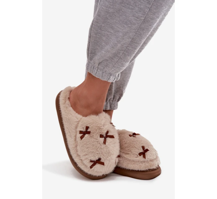 Kožešinové dámské pantofle s mašličkami béžové model 21747723 - Boto Kožešinové dámské pantofle s mašličkami béžové model 21747723 - Boto