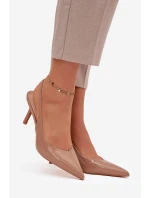 Lakované lodičky na jehlovém podpatku tmavě béžové model 21757869 - Boto