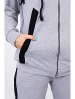 Šedá pruhovaná sportovní souprava Šedá pruhovaná sportovní souprava