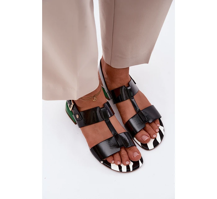 Dámské sandály z lakované kůže model 22123107 Černé - Maciejka