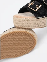 Moderní  nazouváky černé dámské platforma