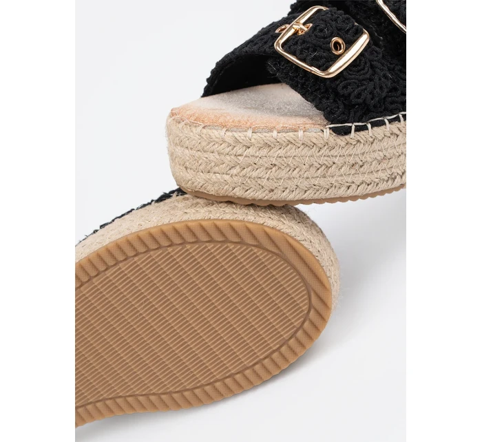 Moderní  nazouváky černé dámské platforma