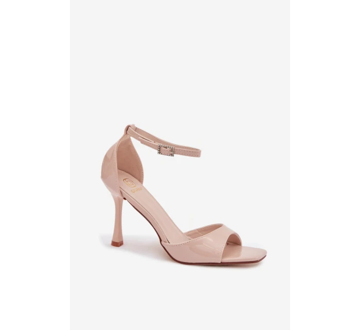 Lakované sandály na jehlovém podpatku béžové model 21788223 - Boto