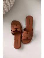 Dámské pantofle na plochém podpatku Camel model 21900529 - Boto Dámské pantofle na plochém podpatku Camel model 21900529 - Boto