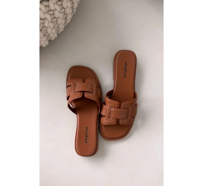 Dámské pantofle na plochém podpatku Camel model 21900529 - Boto Dámské pantofle na plochém podpatku Camel model 21900529 - Boto