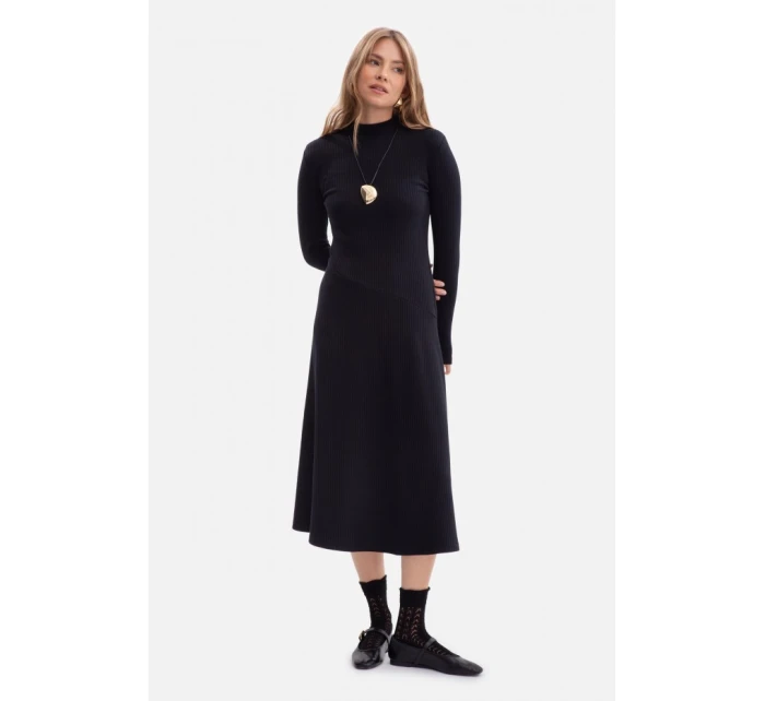 model 21379828 Žebrované midi šaty s asymetrickým pasem černé - BeWear