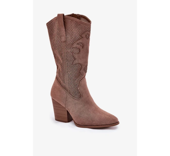 Dámské perforované kozačky ve stylu kovbojek na sloupkovém podpatku S.Barski – hnědé, eko kůže Dámské perforované kozačky ve stylu kovbojek na sloupkovém podpatku S.Barski – hnědé, eko kůže