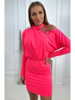 Šaty se zdobením na ramenou růžové neonové Šaty se zdobením na ramenou růžové neonové