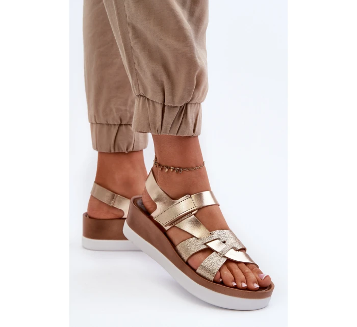 model 21661420 Dámské Kožené Sandály Na Platformě Zlaté - Zazoo model 21661420 Dámské Kožené Sandály Na Platformě Zlaté - Zazoo