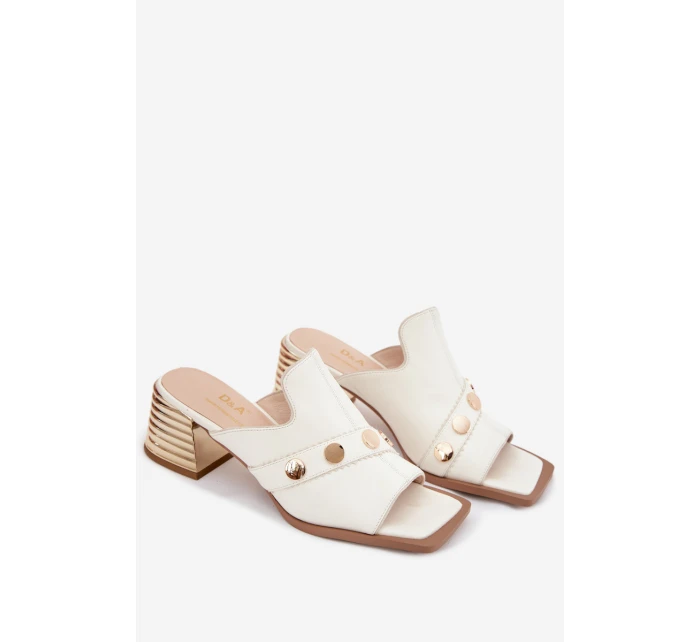 Kožené lodičky na podpatku s ozdobným páskem D&A CR61-3063 Bílé