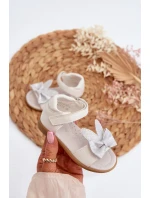 Dětské sandály s mašlí, zapínání na suchý zip, bílá Wistala Dětské sandály s mašlí, zapínání na suchý zip, bílá Wistala