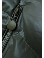 Tmavě zelená krátká zimní bunda s kapucí model 21246222 - J.STYLE Tmavě zelená krátká zimní bunda s kapucí model 21246222 - J.STYLE