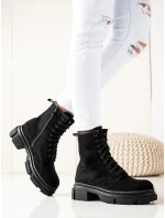 Praktické černé dámské kotníčkové boty na plochém podpatku Praktické černé dámské kotníčkové boty na plochém podpatku