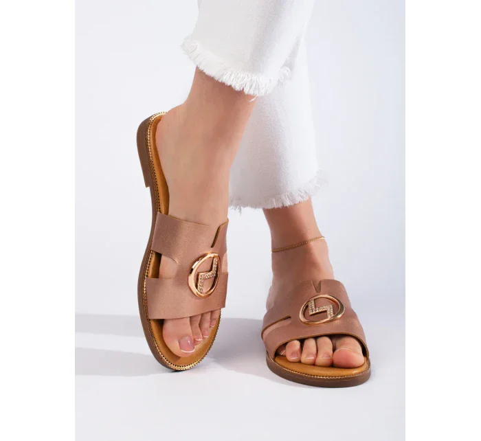 Praktické dámské zlaté nazouváky na klínku Praktické dámské zlaté nazouváky na klínku