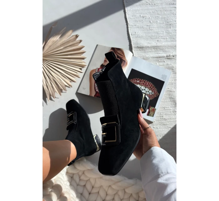 Kožené semišové dámské kotníky na nízkém podpatku s ozdobou D&A MR52-217 Černé