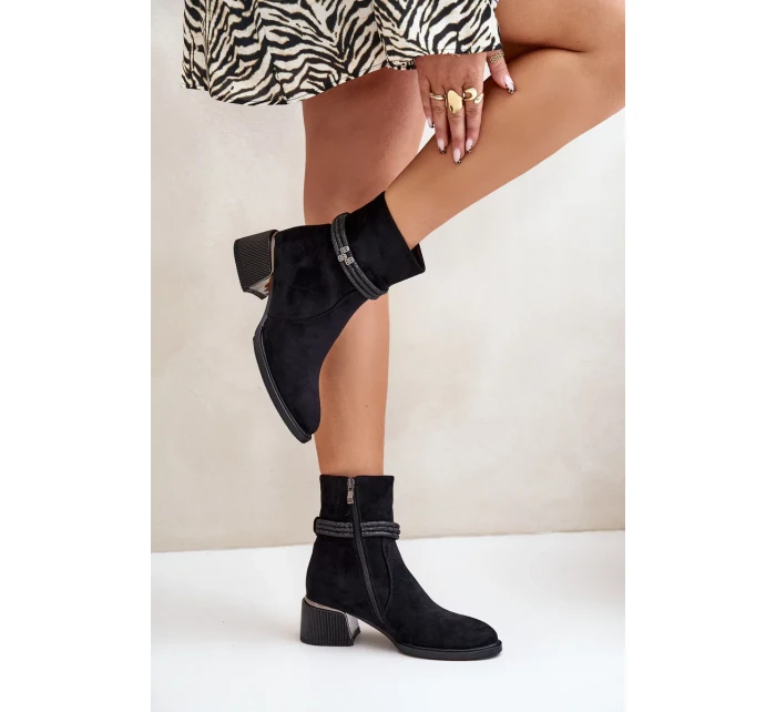 Zateplené Dámské Kotníkové Boty Na Nízkém Podpatku S Ozdobnými Pásky D&A Černé Zateplené Dámské Kotníkové Boty Na Nízkém Podpatku S Ozdobnými Pásky D&A Černé