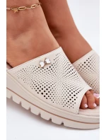 Dámské Kožené Pantofle Na Klínu Béžové model 21695132 - VINCEZA