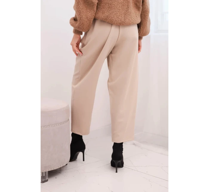 Dámské kalhoty s vysokým pasem a záhyby béžové Dámské kalhoty s vysokým pasem a záhyby béžové