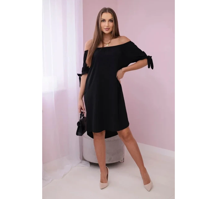 Šaty svázané na rukávech černé Šaty svázané na rukávech černé