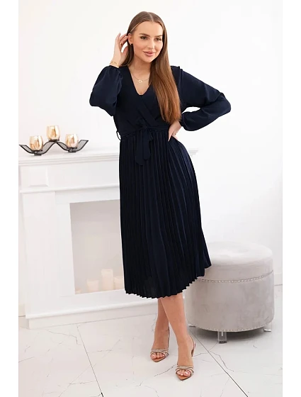 Šaty se model 21908517 plisovaným lemem námořnictvo - K-Fashion