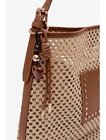 Beige kabelka s pleteným a přívěskem na léto model 22111684 - Flora&Co