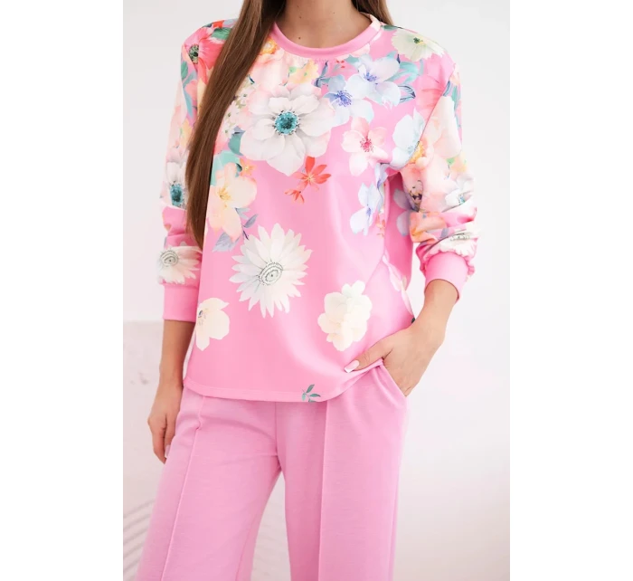 Dámský komplet z máslové viskózy s květinovým vzorem a širokými nohavicemi světle růžový