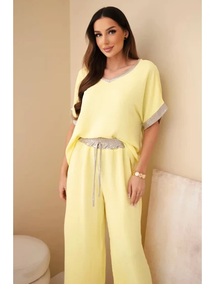 Komplet z viskózy se zlatým model 22010184 žlutý - K-Fashion