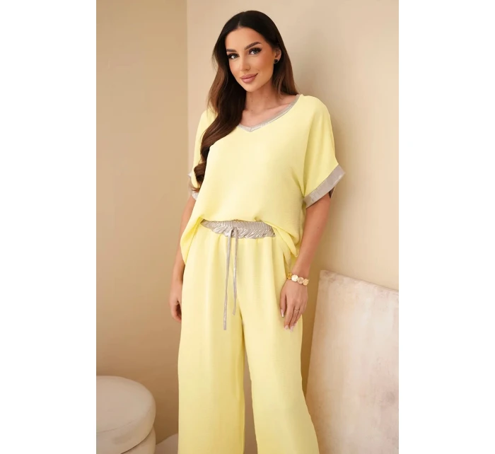 Komplet z viskózy se zlatým model 22010184 žlutý - K-Fashion