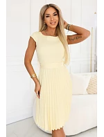 311-21 LILA Klasické plisované šaty s krátkými rukávy a páskem - máslově žluté