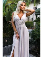 Béžové dlouhé dámské šaty s výstřihem a s rozparkem na noze model 20119780 - numoco Béžové dlouhé dámské šaty s výstřihem a s rozparkem na noze model 20119780 - numoco