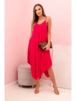 Dámské šaty na ramínkách rozšířené s asymetrickým lemem fuchsie