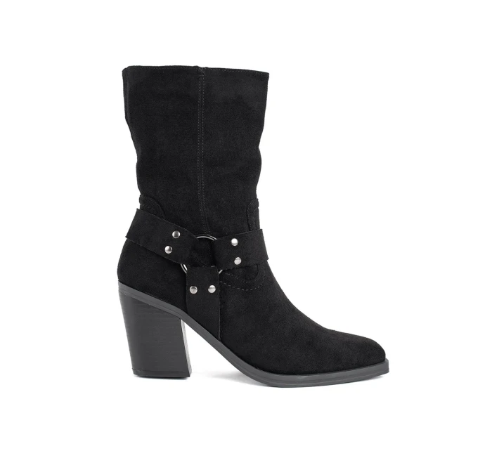 Zajímavé dámské kotníčkové boty na plochém podpatku Zajímavé dámské kotníčkové boty na plochém podpatku