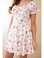 Dámské květinové šaty s model 22077266 rukávem a elastickým pasem bílá - K-Fashion Dámské květinové šaty s model 22077266 rukávem a elastickým pasem bílá - K-Fashion